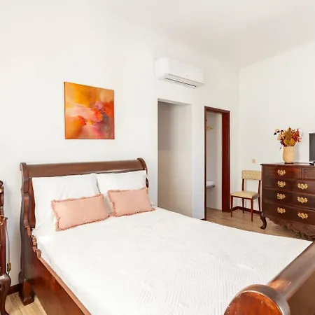Casa Da Avo Zilda Guimarães